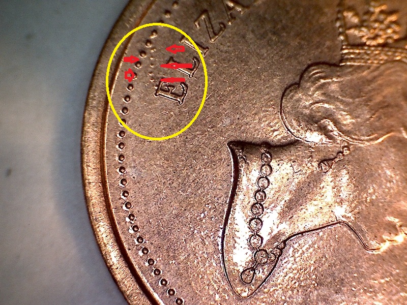 2001 Fissure sur couronne et bulle au dessus 1er É  B0190139B 2 de 2.jpg