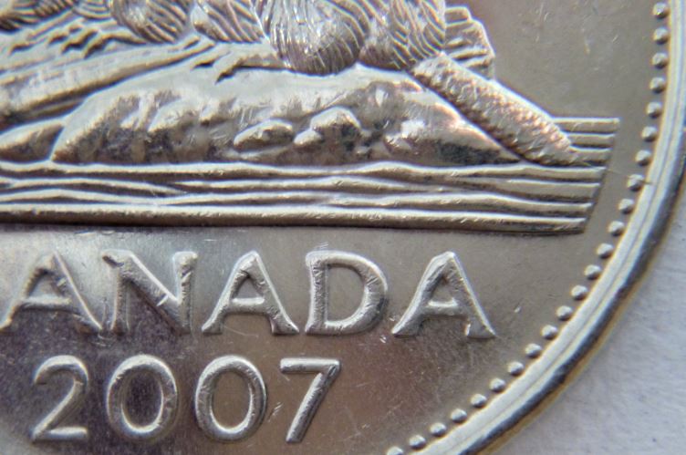 5 Cents 2007-Coin fendillé de la queue juste qu'au listel-1.JPG