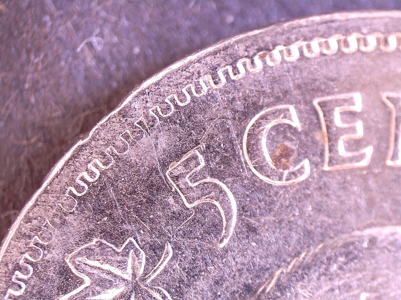 0.05-1979 -Coin brisé -dd.jpg