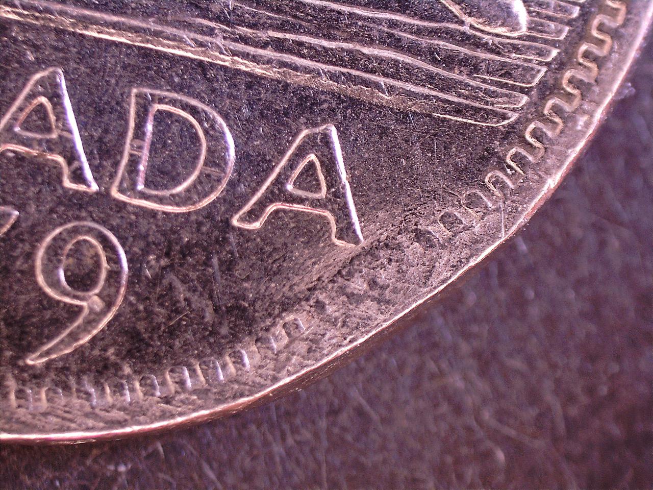 0.05-1979 -Coin brisé -f.jpg