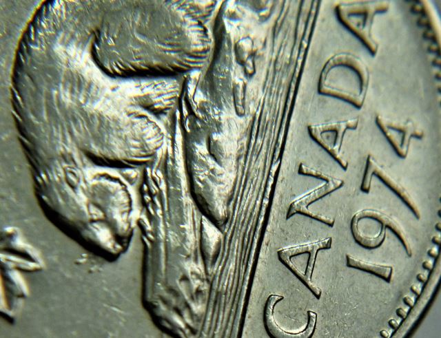 5 Cents 1974-Dommage du coin a la deuxième patte avent-1.JPG