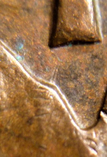 1 Cent 1961-Coin entrechoqué au dessus date -Sous le 1-2.JPG