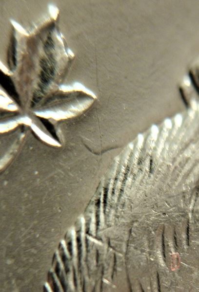 5 Cents 1965-Coin entrechoqué a deux endroit sur le dos du castor-2.JPG