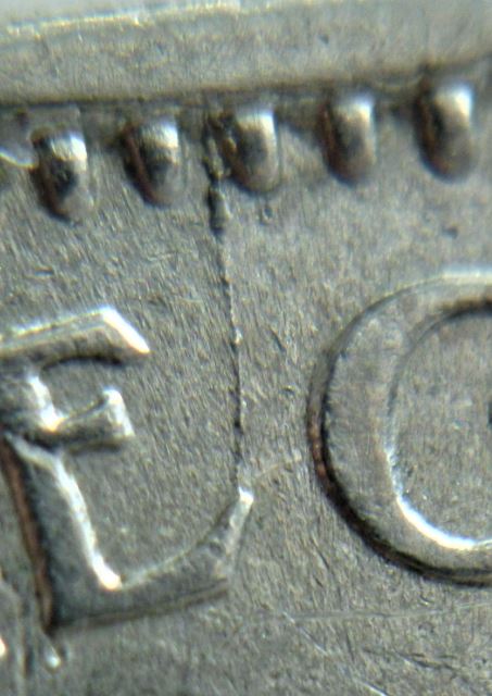 5 Cents 1960-Coin fendillé au E de rEgina-3.JPG