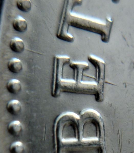 5 Cents 2016-Dommage du coin a travers E de elizabEth-2.JPG