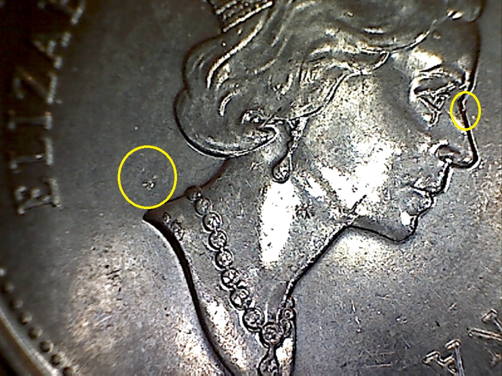 2001 P Points sur la tempe, sur le nez et en arrière de la Reine  B523139B 2 de 3.jpg