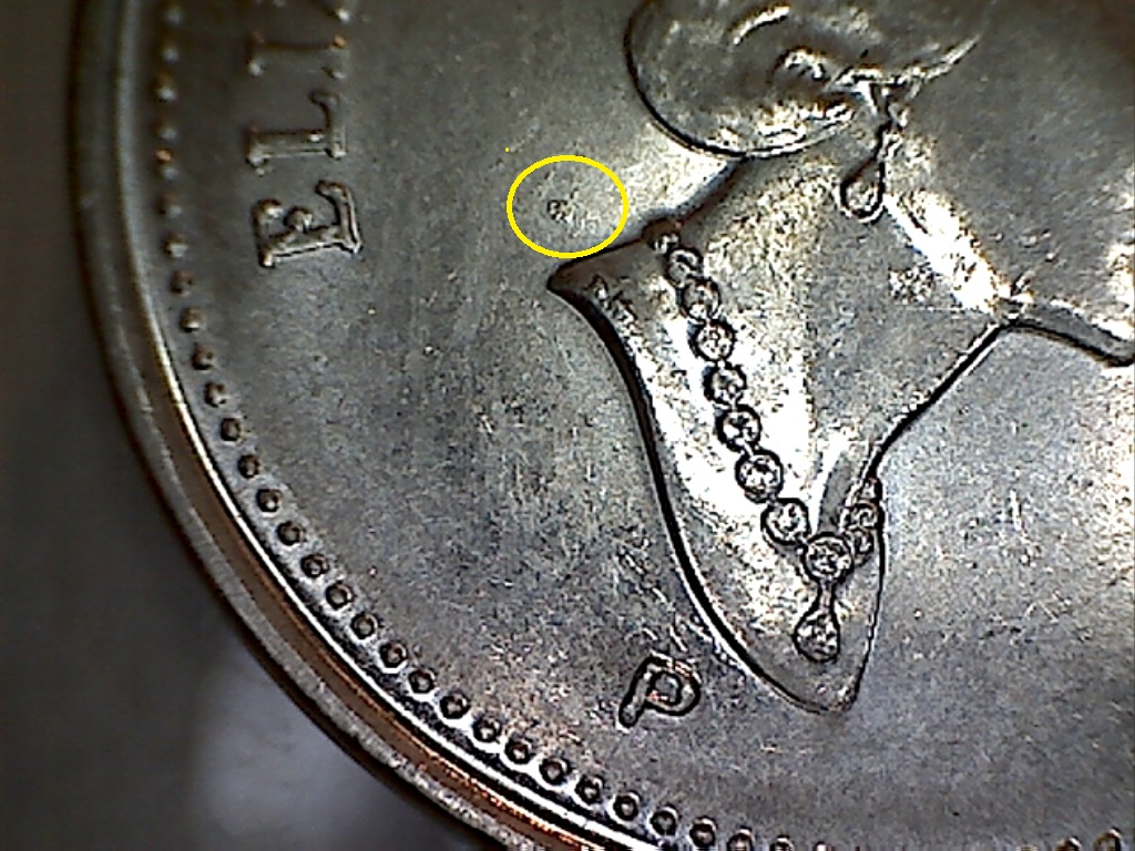 2001 P Points sur la tempe, sur le nez et en arrière de la Reine  B523139B 3 de 3.jpg