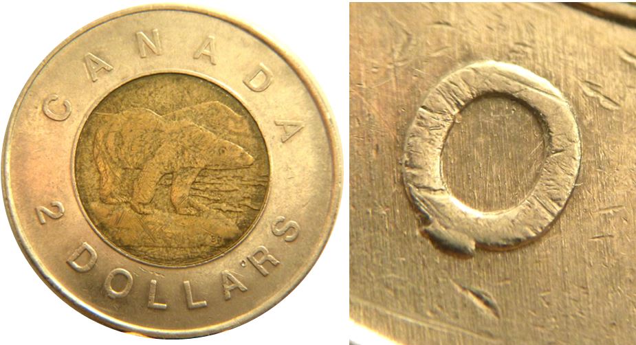 2 Dollars 2003-Pedestal O de dOllars-Éclat coin sous le O dOllars-1.JPG