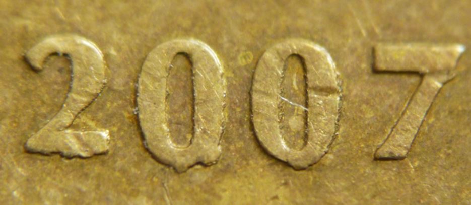 1 Dollar 2007-Éclat coin sous 0 ou piedestal -1.JPG