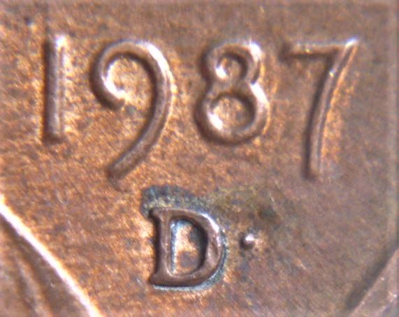 1 Cent USA 1987D- Point près du D de la date.JPG