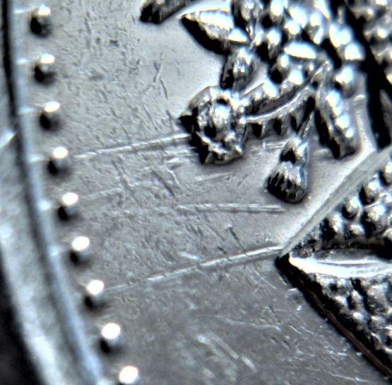 10 Cents 2002-Dommage du coin au dessus de la couronne-2.JPG
