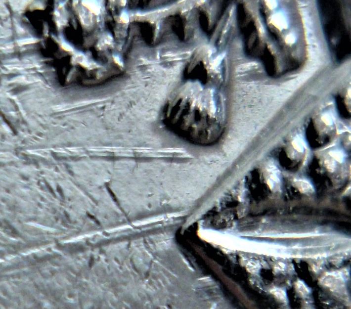 10 Cents 2002-Dommage du coin au dessus de la couronne-3.JPG