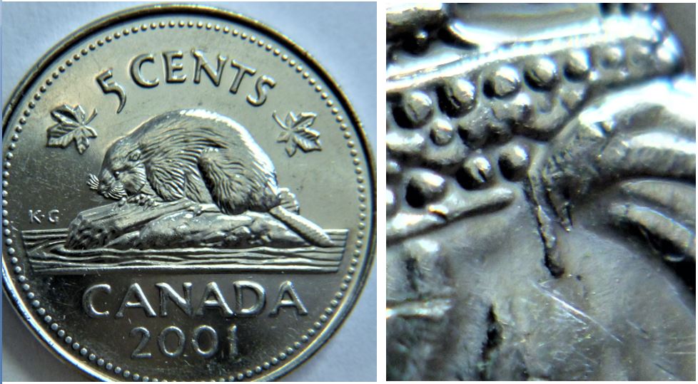 5 Cents 2001-Éclat coin attaché au perle de la couronne.1.JPG