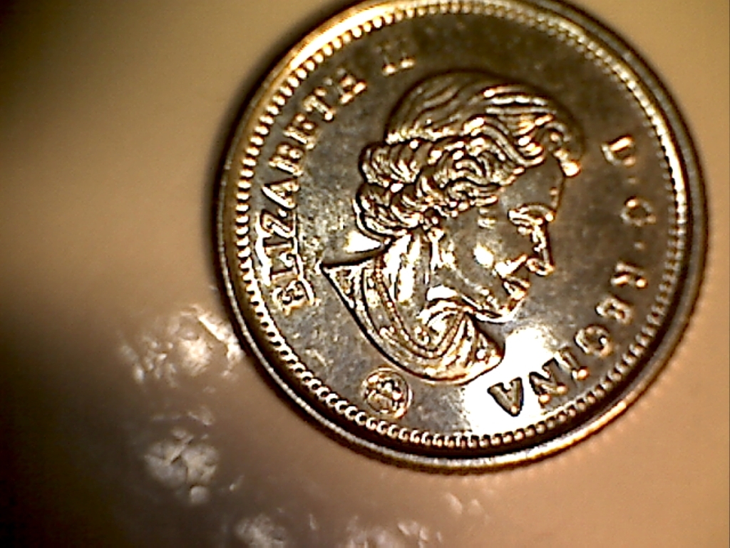 2016 MRC B120047B Écl. Logo, perles manq. et écl. sur 1 de la date Avers.jpg