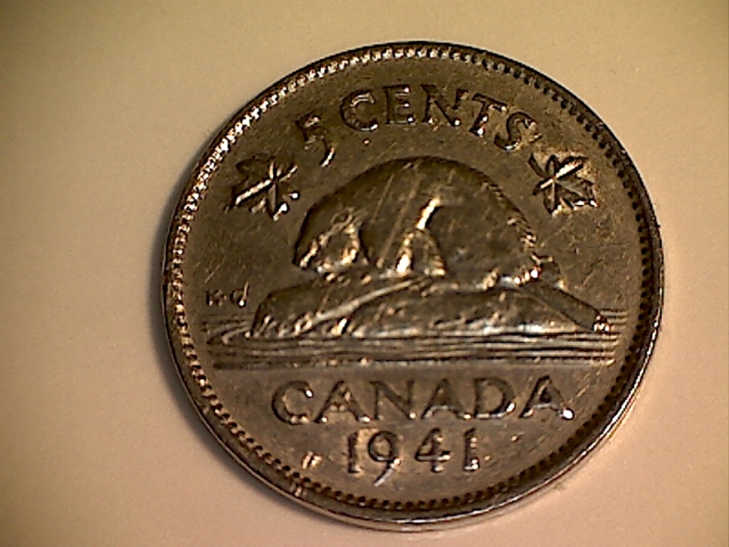 1941 B521021F Coin fendillé et éclat sur feuille de gau. Revers.jpg