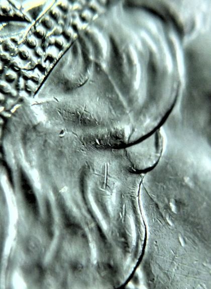10 Cents 2002p-Coin fendillé sur la tête de effigie-2.JPG