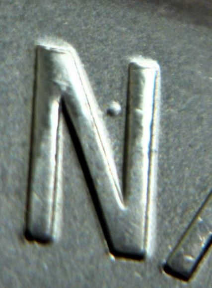 2 Dollars 2019-Point entre les pattes du N de regiNa.4.JPG