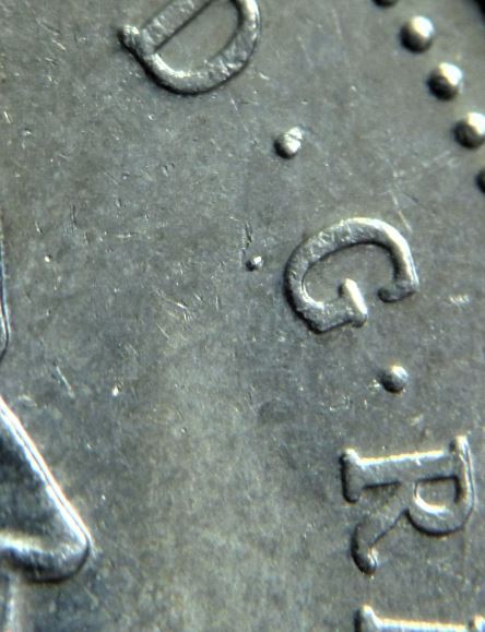 5 Cents 1999-Éclat coin au dessus de l'oeuil du castor+Point sous G de d.G-2.JPG
