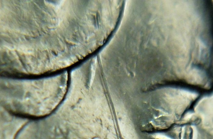 10 Cents 2002-Dommage du coin sur la temple de effigie-2.JPG