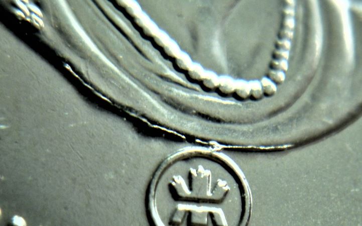 10 Cents 2007-Coin fendillé sous l'effigie-2.JPG