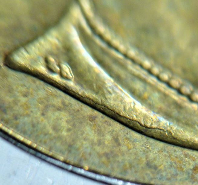 2 Dollar 2016-Défaut du flan sous la signature de effigie-2.JPG
