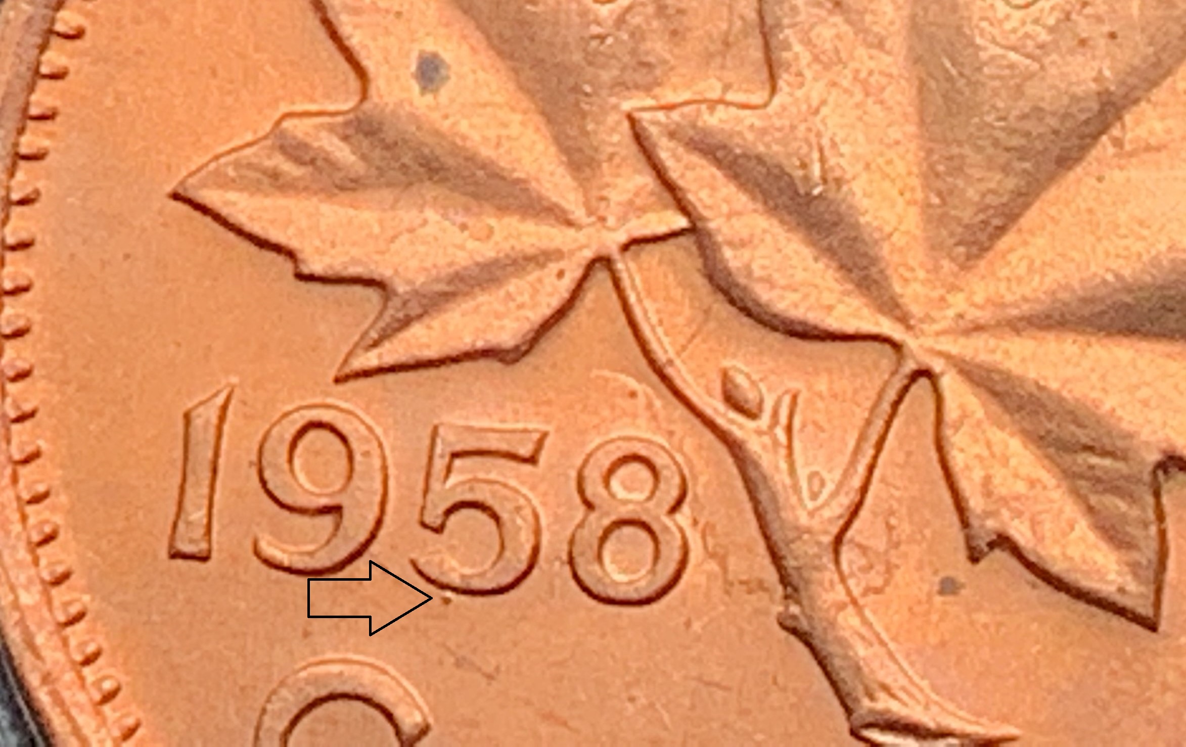 1 cent 1958 double hanging dot détails flèche.jpg