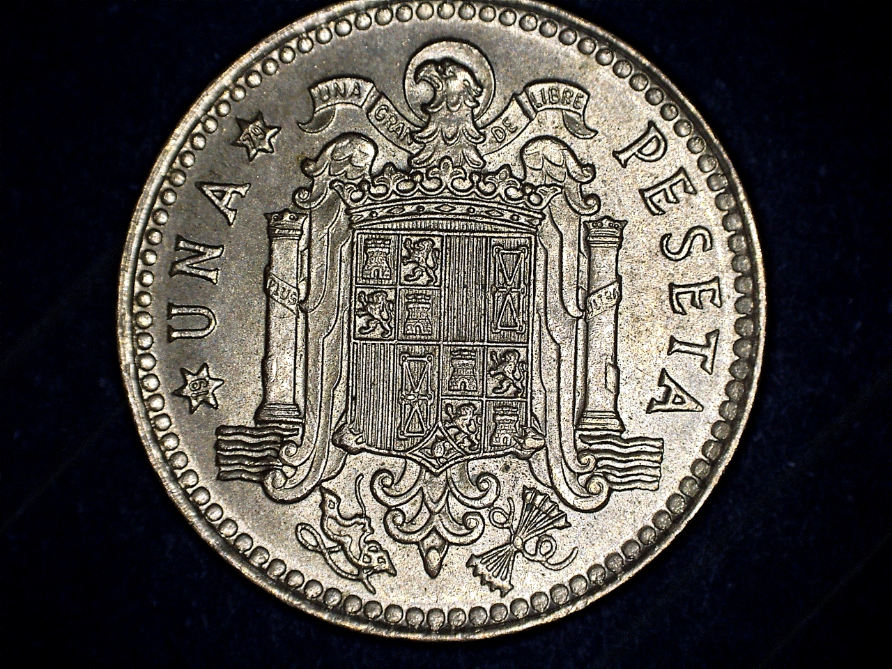 1975 peseta stries 1.jpg