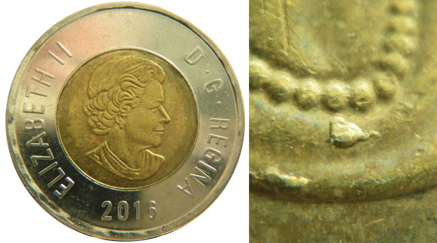 2 Dollars 2016-Perle qui a tombé-coin fendille base de effigie-2.JPG