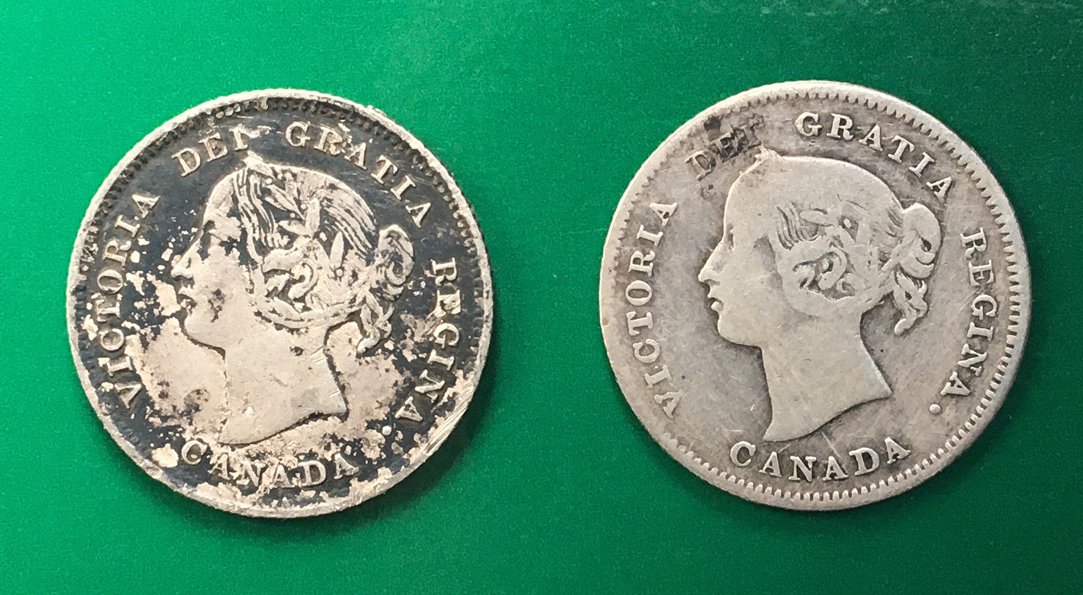 5 cents 1899 et 1899 avers.JPG