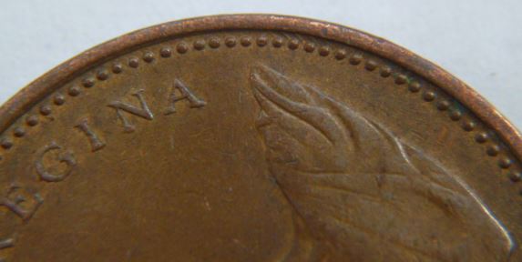 1 Cent 1965 G.P.- Dommage de coin entre perles et listel sous effigie-2.JPG