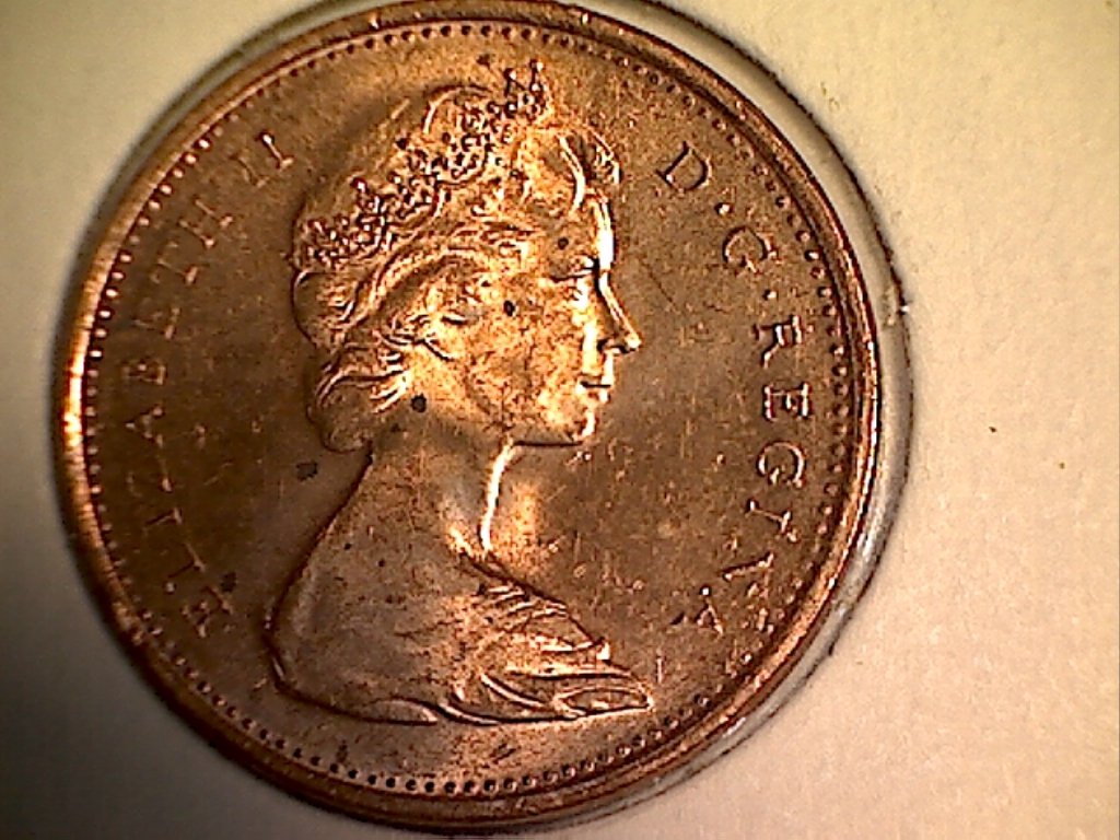 1977 Entrechoqué derrière la Reine et Dépôt métal sur la joue B018070B Avers.jpg