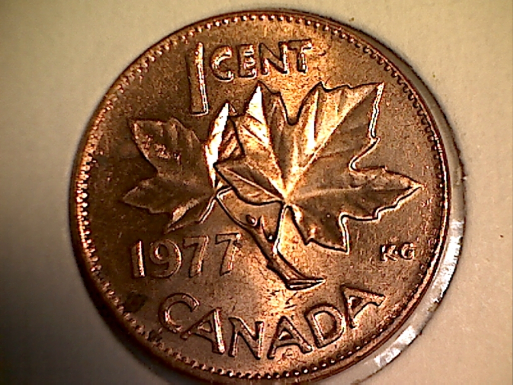 1977 Entrechoqué derrière la Reine et Dépôt métal sur la joue B018070B Revers.jpg